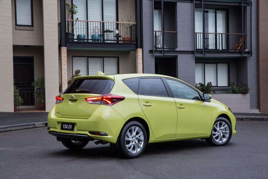  Toyota Corolla Ascent Sport 2015 года  (фото 2 из 6)